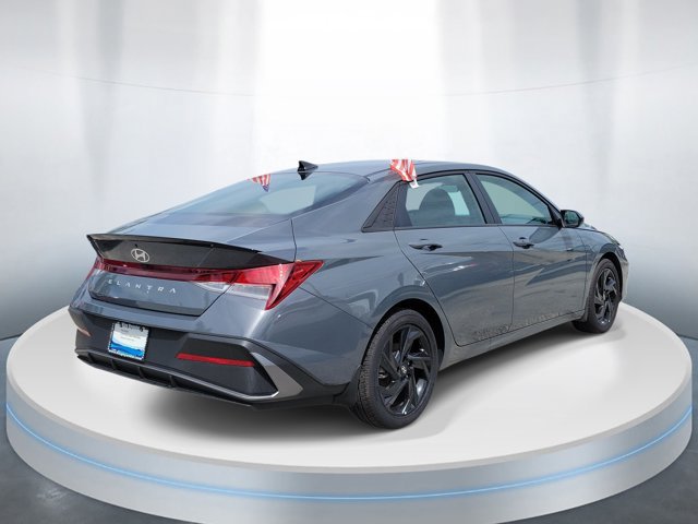 Used 2026 Hyundai Elantra Sport FWD image 4