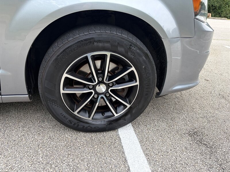 Used 2018 Dodge Grand Caravan GT FWD image 25