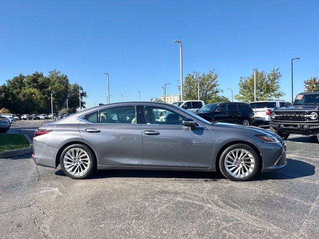 Used 2021 Lexus ES 350 Ultra Luxury w/ Accessory Package FWD image 16