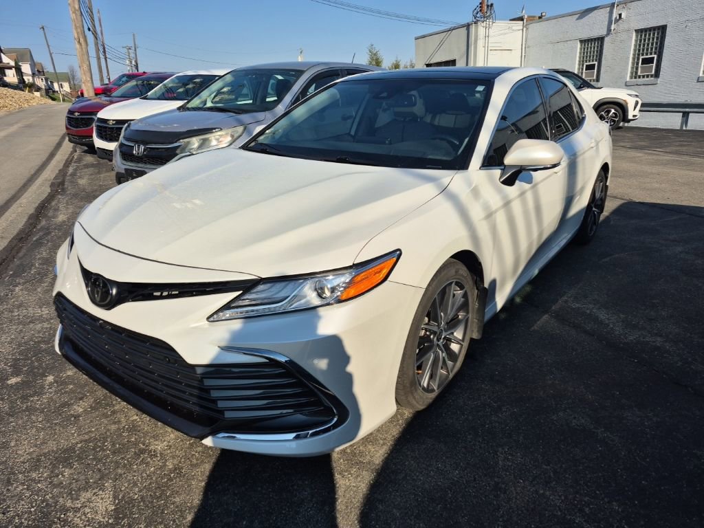 Used 2022 Toyota Camry XLE w/ Navigation Package image 3
