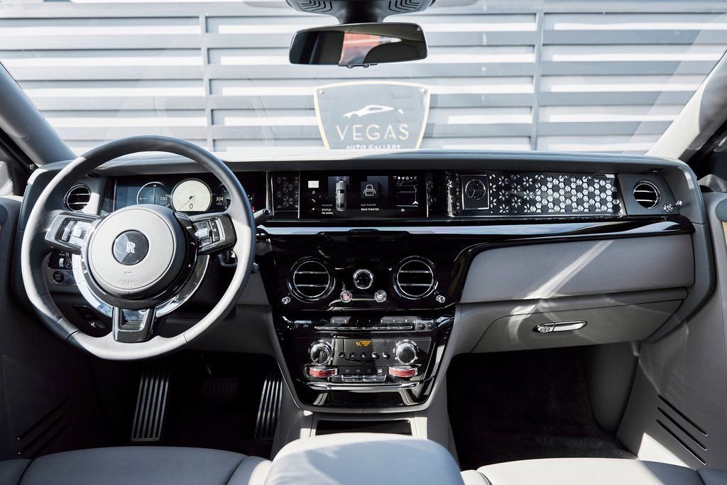 Used 2025 Rolls-Royce Phantom Sedan RWD image 63