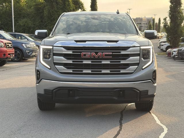 Used 2025 GMC Sierra 1500 SLE AWD/4WD image 8
