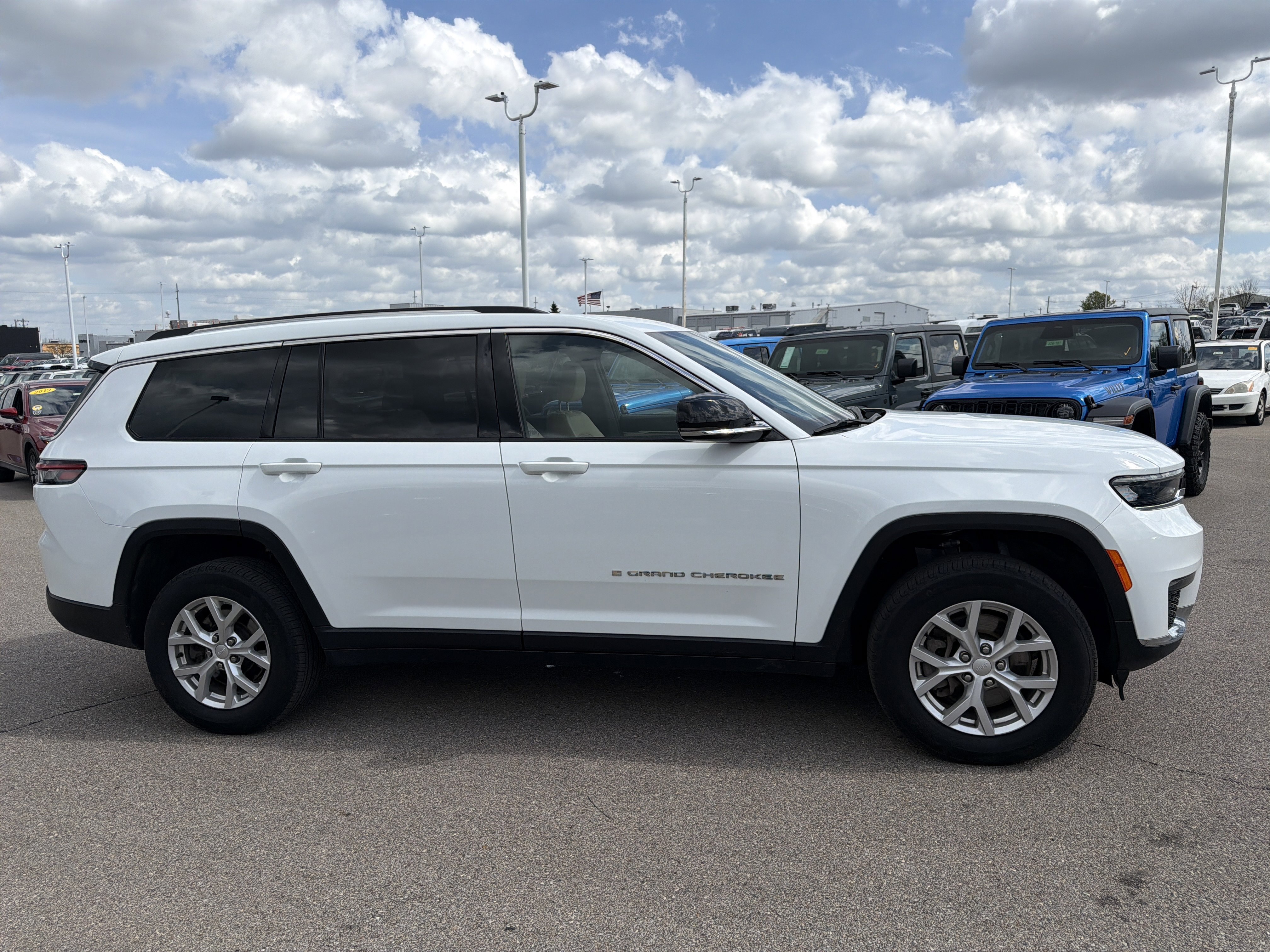 Used 2023 Jeep Grand Cherokee L Limited image 13