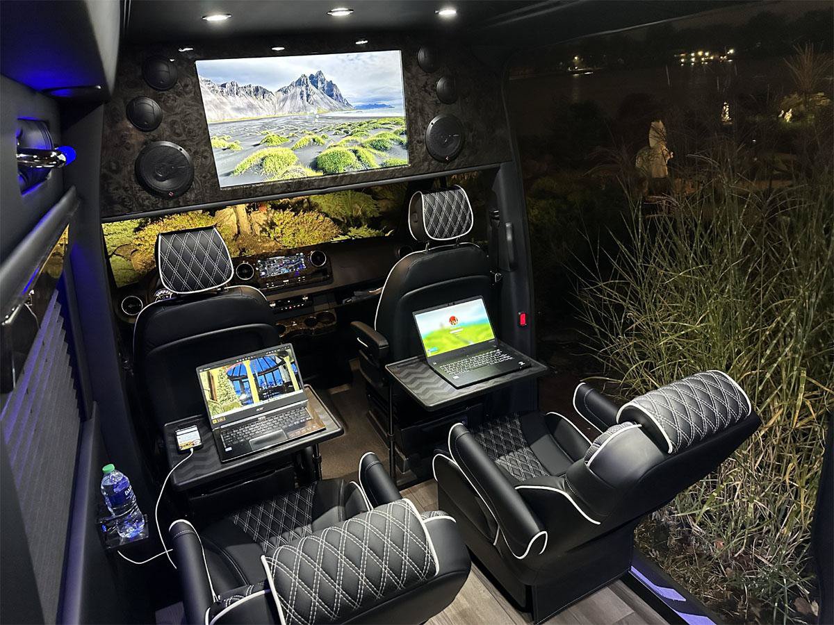 Used 2024 Mercedes-Benz Sprinter 3500 image 2