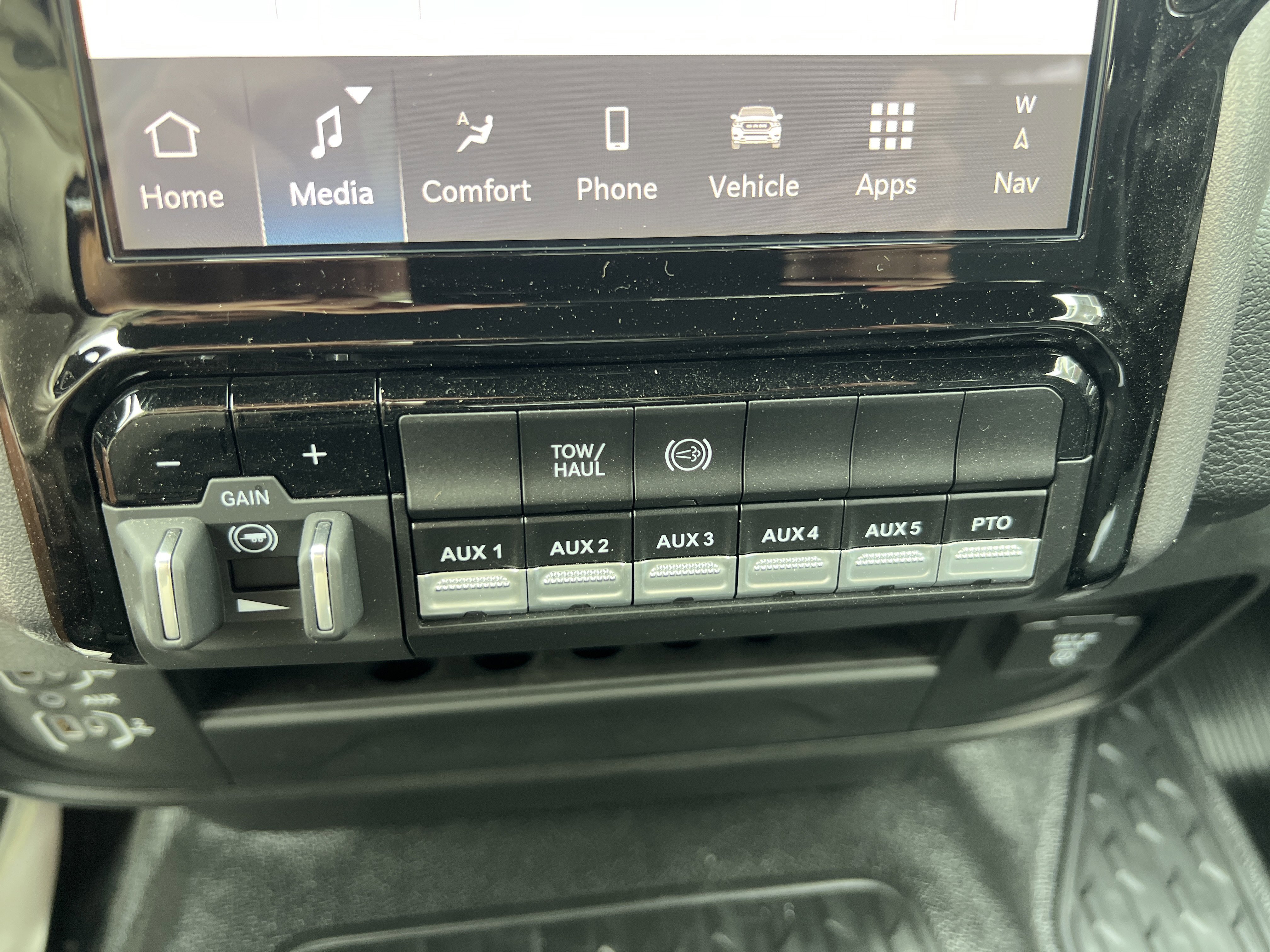 Used 2025 RAM 5500 4x4 Regular Cab image 18