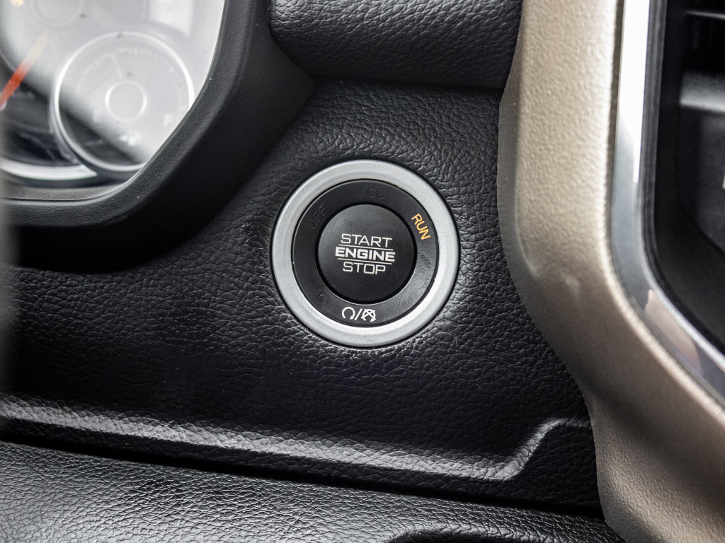 Used 2019 RAM 1500 Laramie AWD/4WD image 39