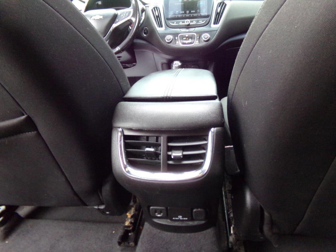 Used 2018 Chevrolet Malibu LT w/ Redline Edition image 27