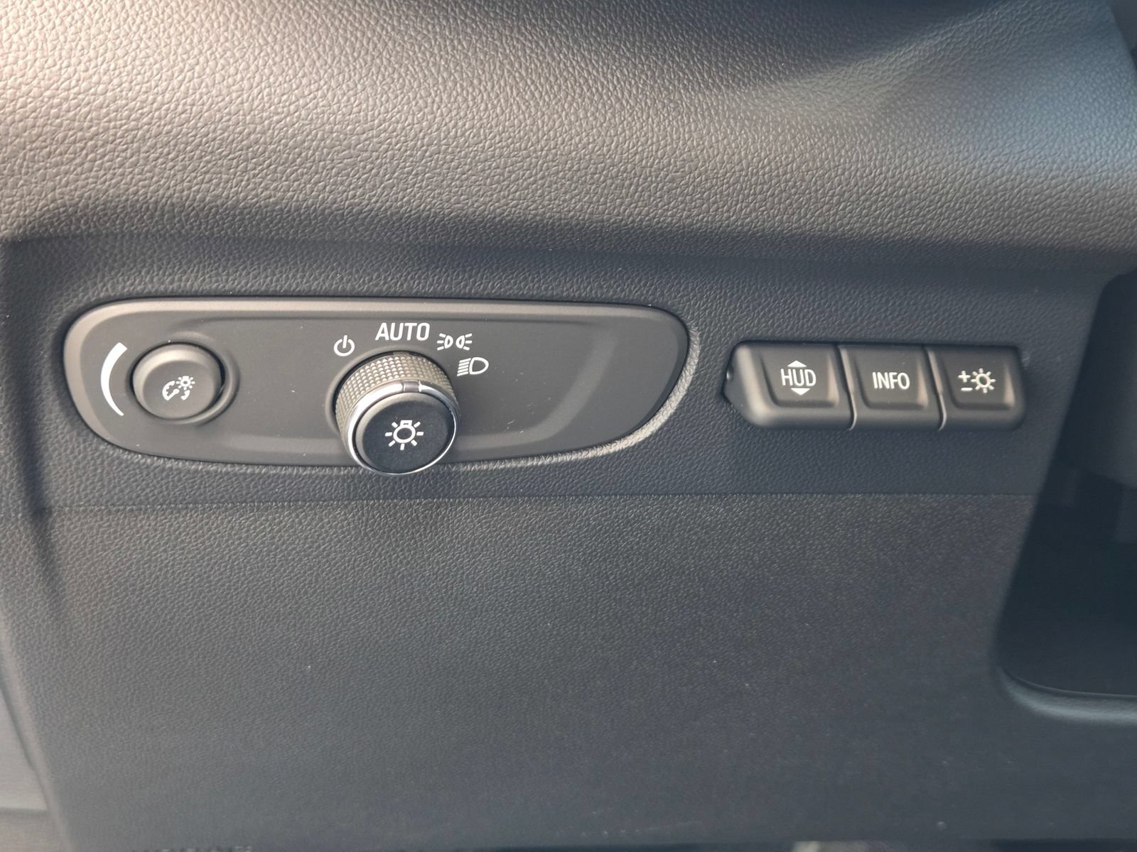 Used 2022 Buick Envision Essence w/ Technology Package II FWD image 20