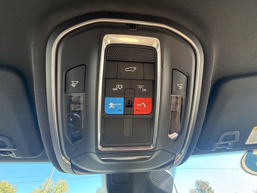 Used 2025 Jeep Grand Cherokee Limited AWD/4WD image 28