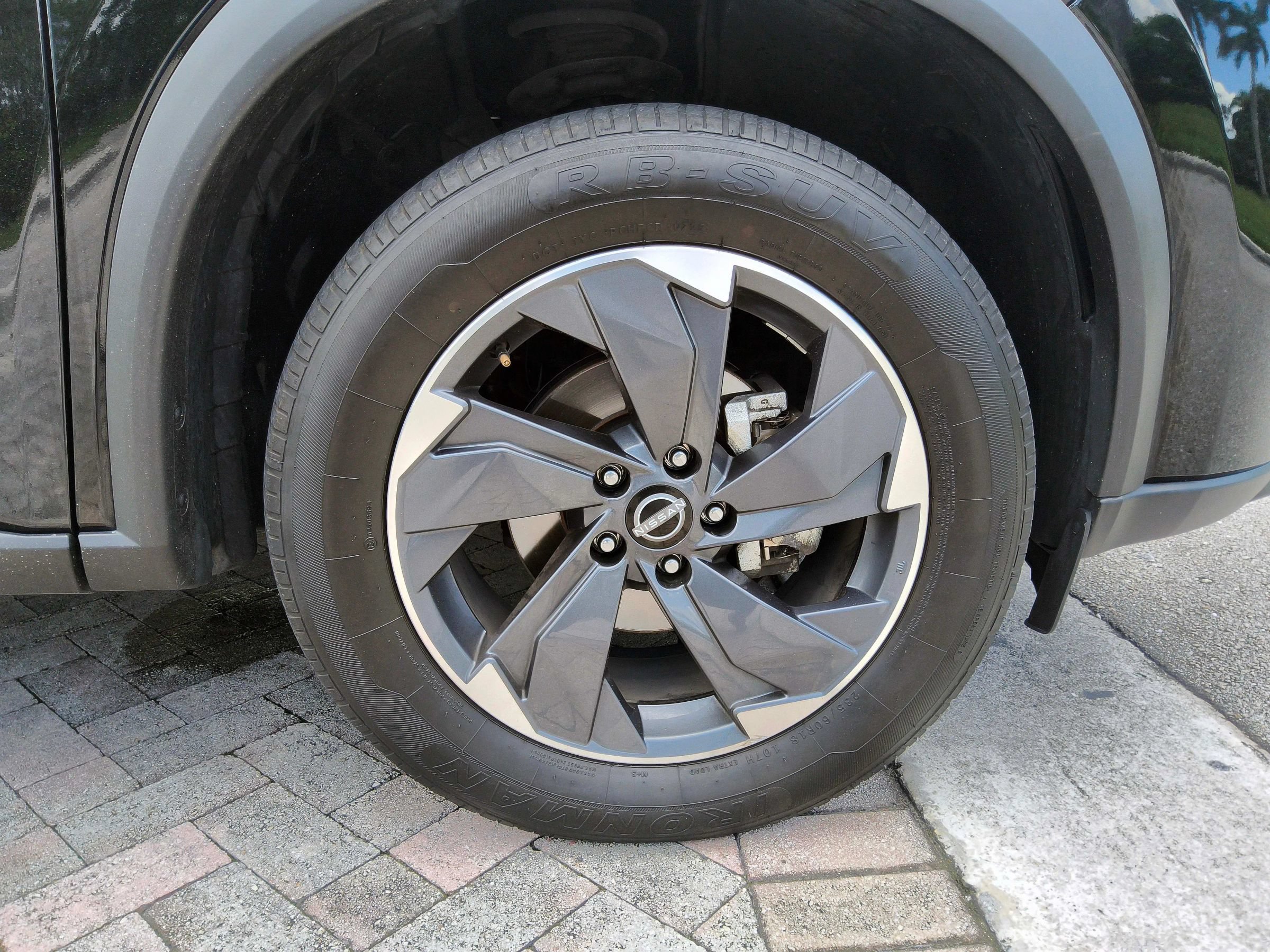 Used 2024 Nissan Rogue SV FWD image 48
