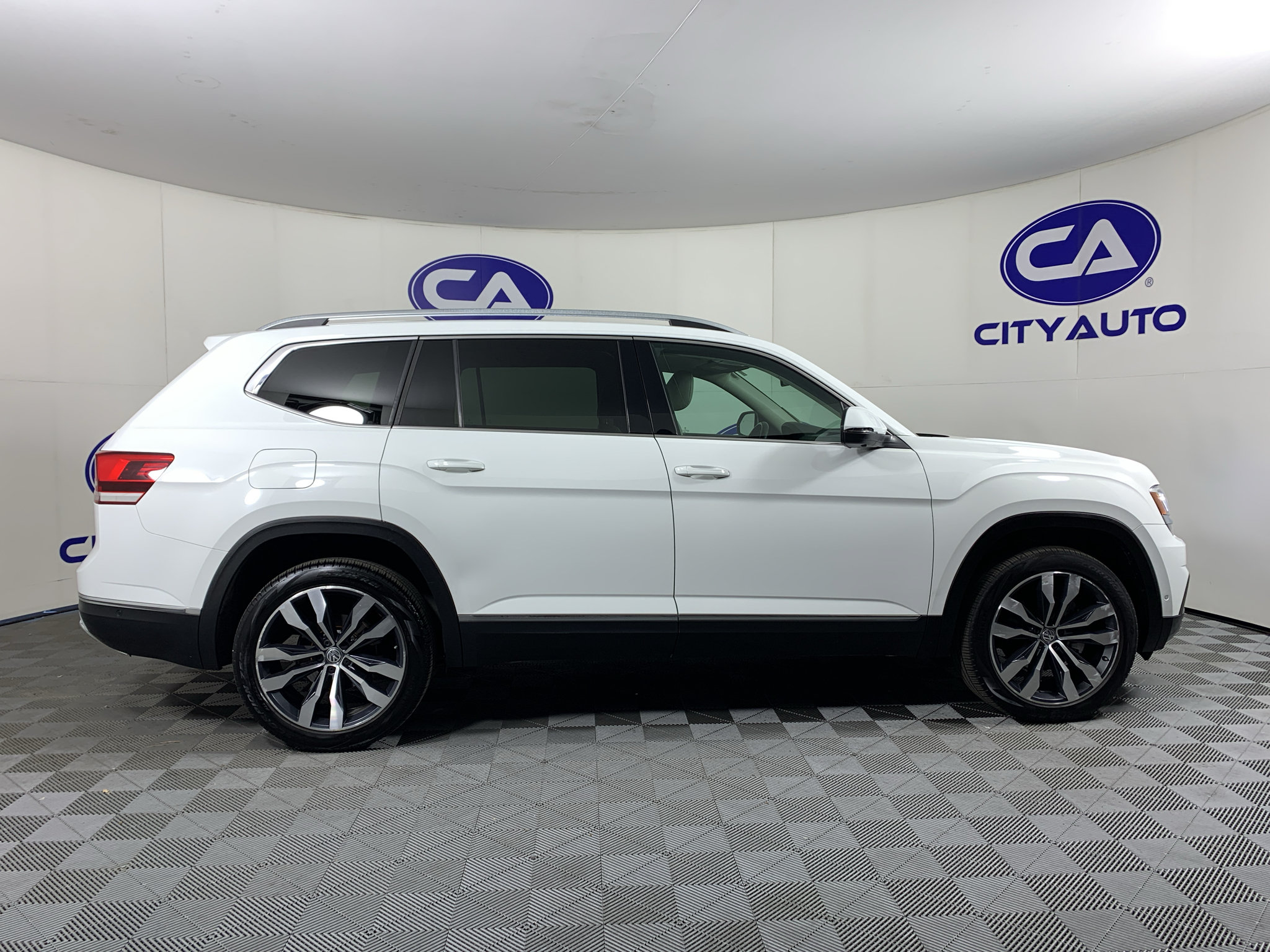 Used 2019 Volkswagen Atlas SEL Premium AWD/4WD image 2
