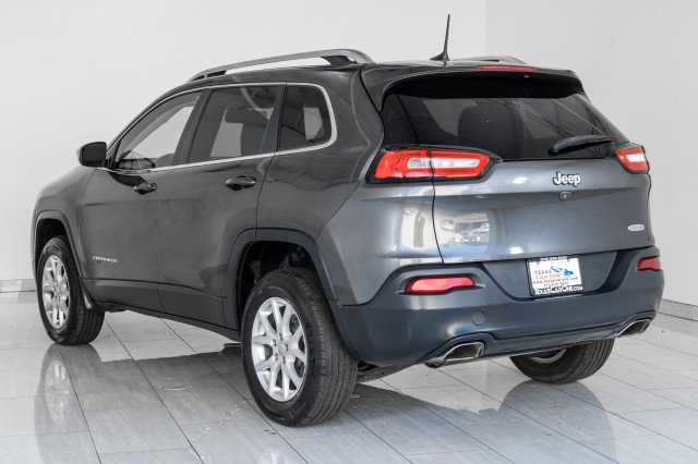 Used 2016 Jeep Cherokee Latitude AWD/4WD image 8