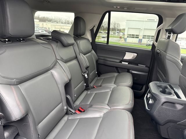 Used 2025 Ford Expedition Active image 13