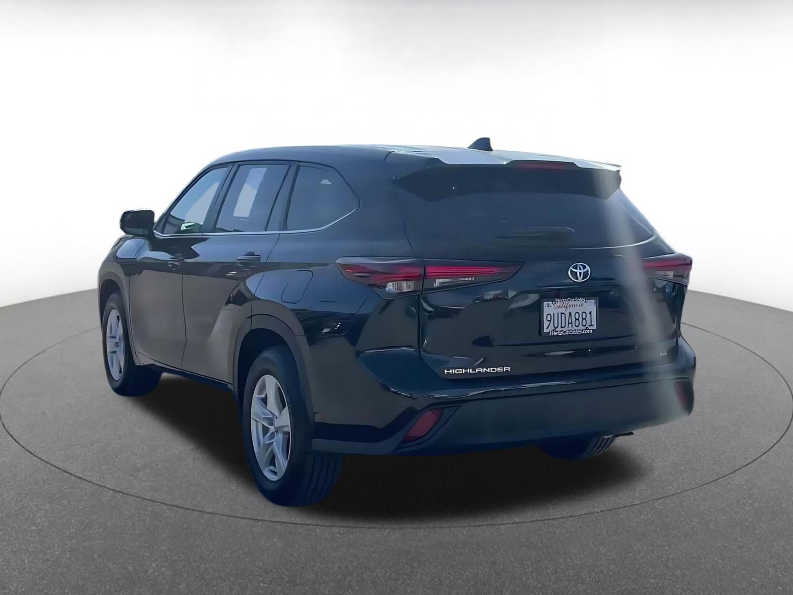 Used 2025 Toyota Highlander LE image 11