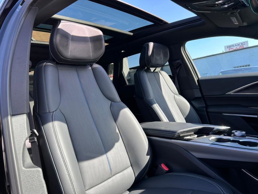 Used 2024 Cadillac Lyriq Luxury w/ LPO, Floor Liner Package image 41