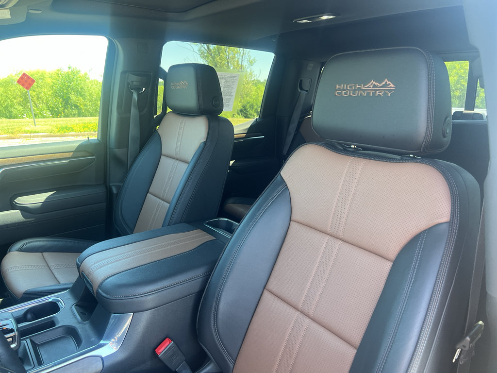 Used 2025 Chevrolet Silverado 1500 High Country AWD/4WD image 16