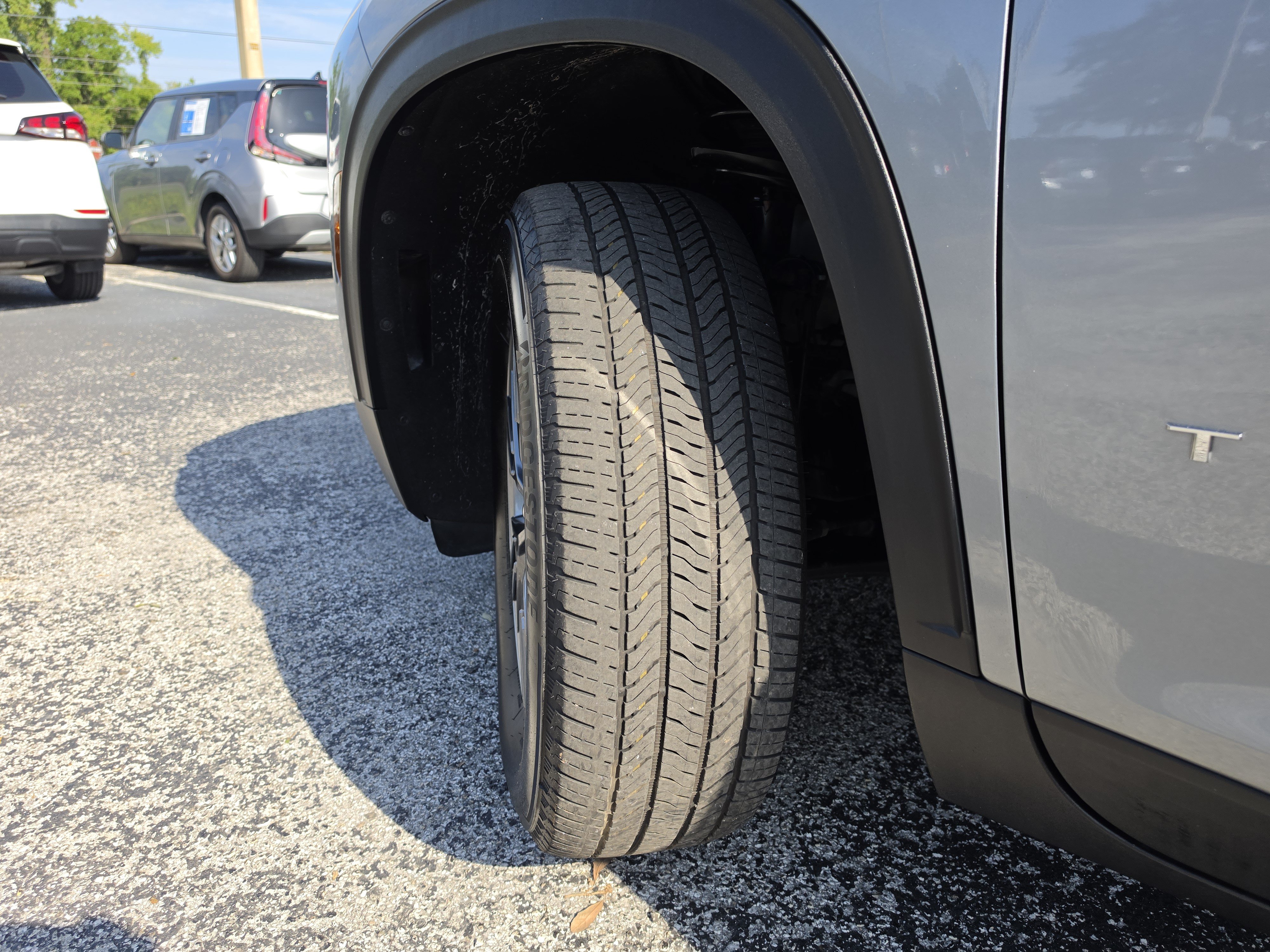 Used 2025 Chevrolet Traverse LT FWD image 41