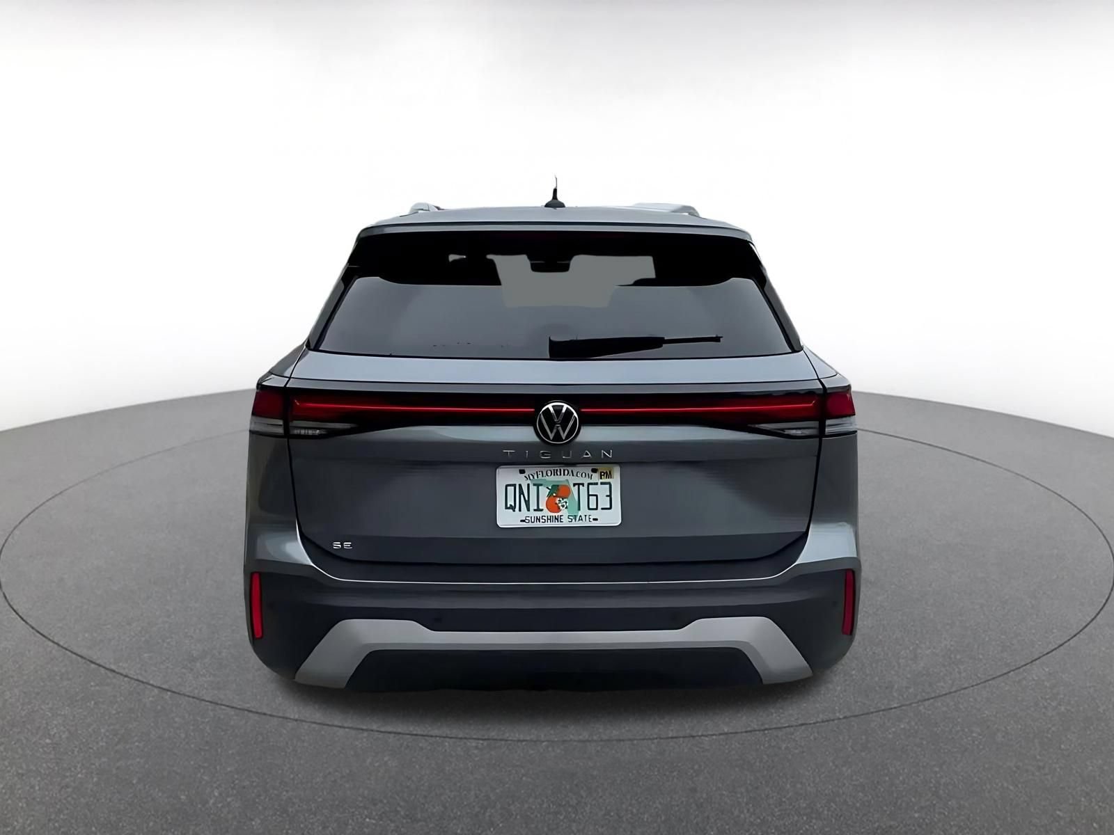 Used 2026 Volkswagen Tiguan SE FWD image 12