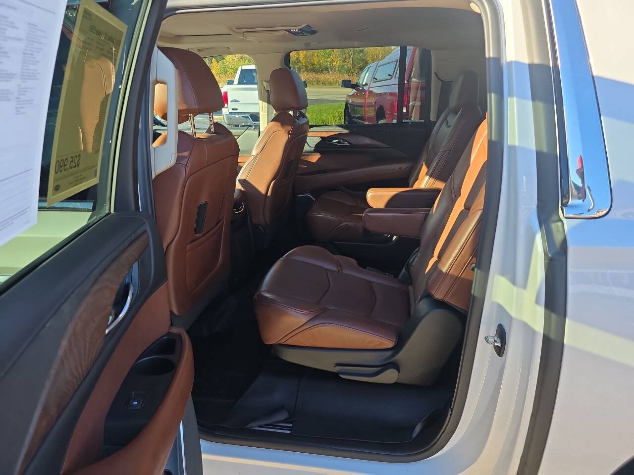 Used 2020 Cadillac Escalade ESV Luxury AWD/4WD image 11