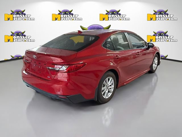 Used 2025 Toyota Camry SE image 4