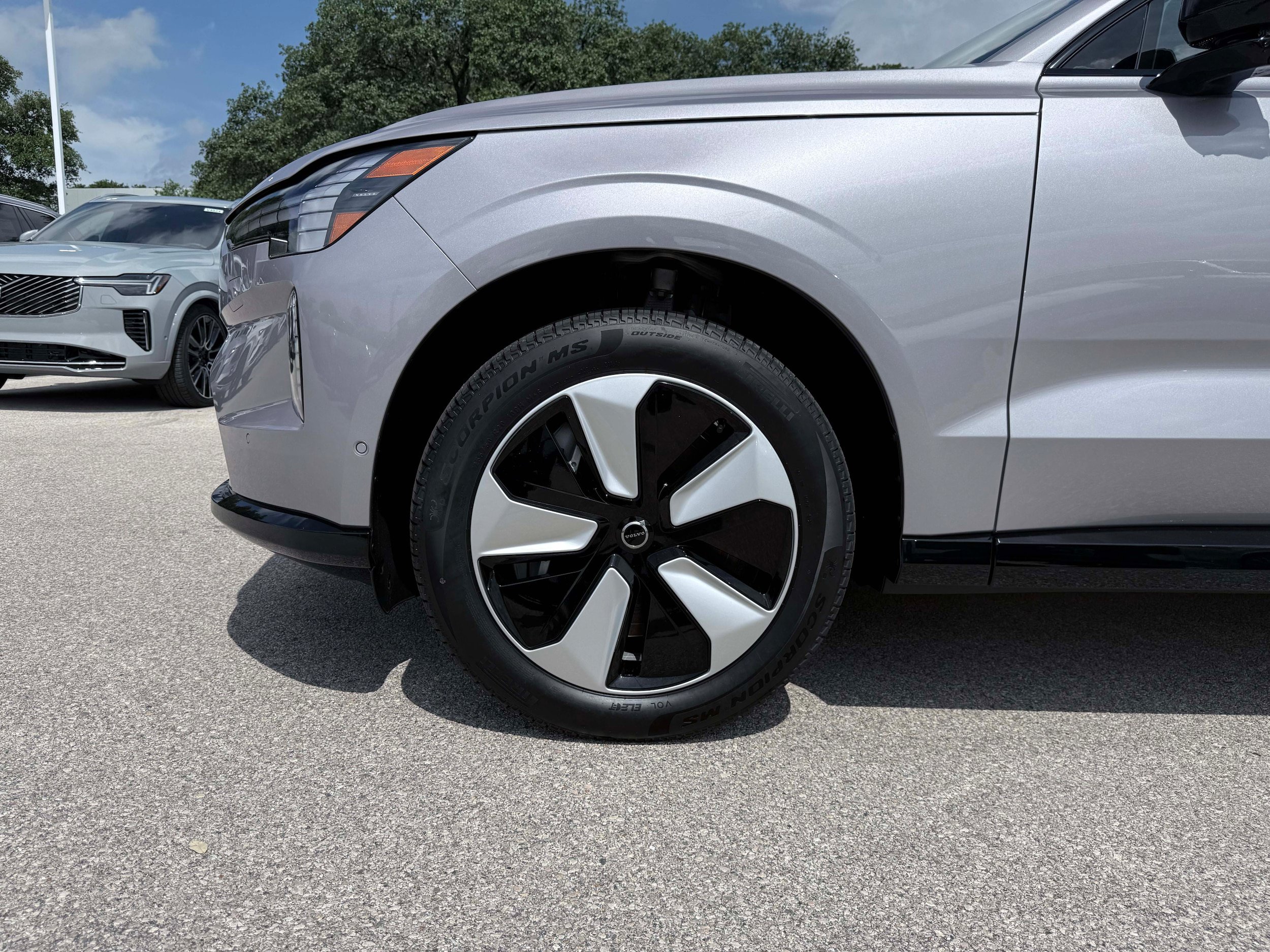 New 2026 Volvo EX90 Plus RWD image 9