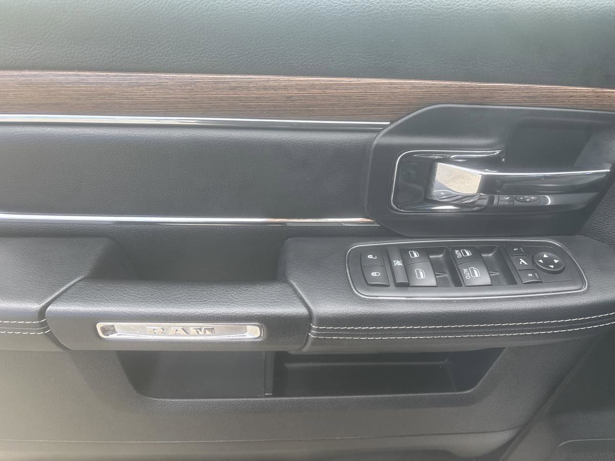 Used 2017 RAM 1500 Laramie w/ Convenience Group image 8