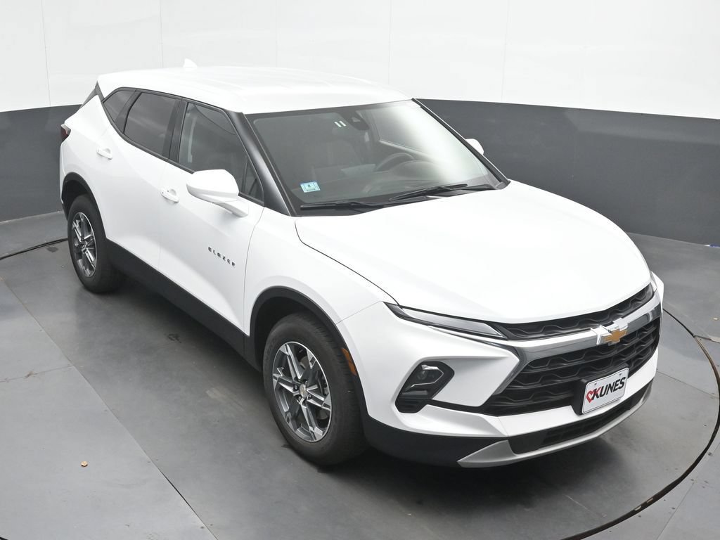 Used 2025 Chevrolet Blazer LT AWD/4WD image 34