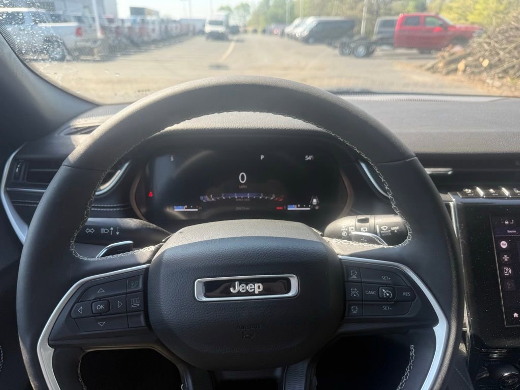 Used 2024 Jeep Grand Cherokee L Altitude AWD/4WD image 21