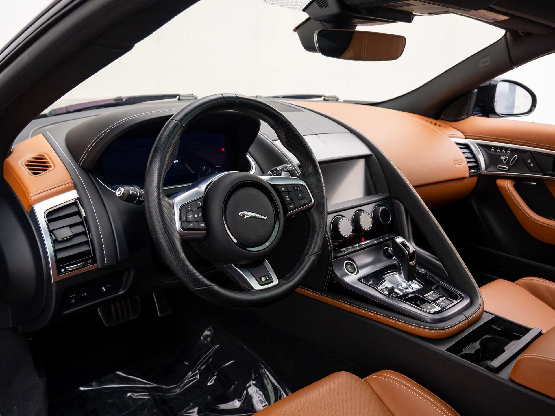 Used 2023 Jaguar F-TYPE R image 10