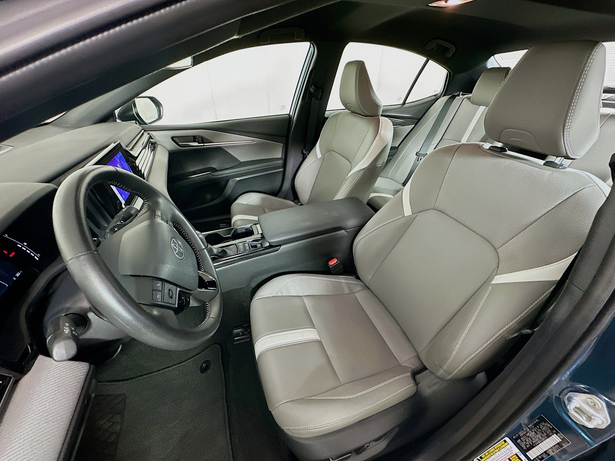 Used 2025 Toyota Camry SE image 13