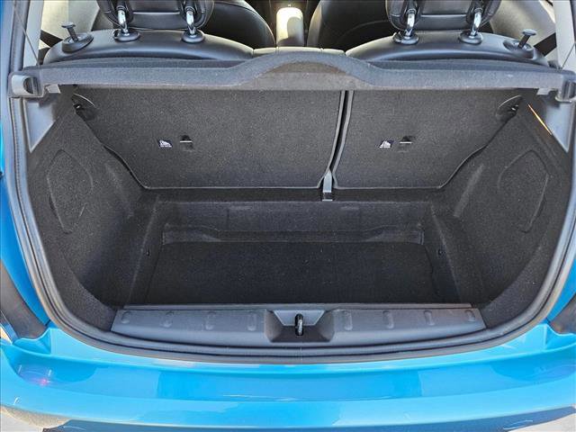 Used 2018 MINI Cooper 2-Door Hardtop image 6