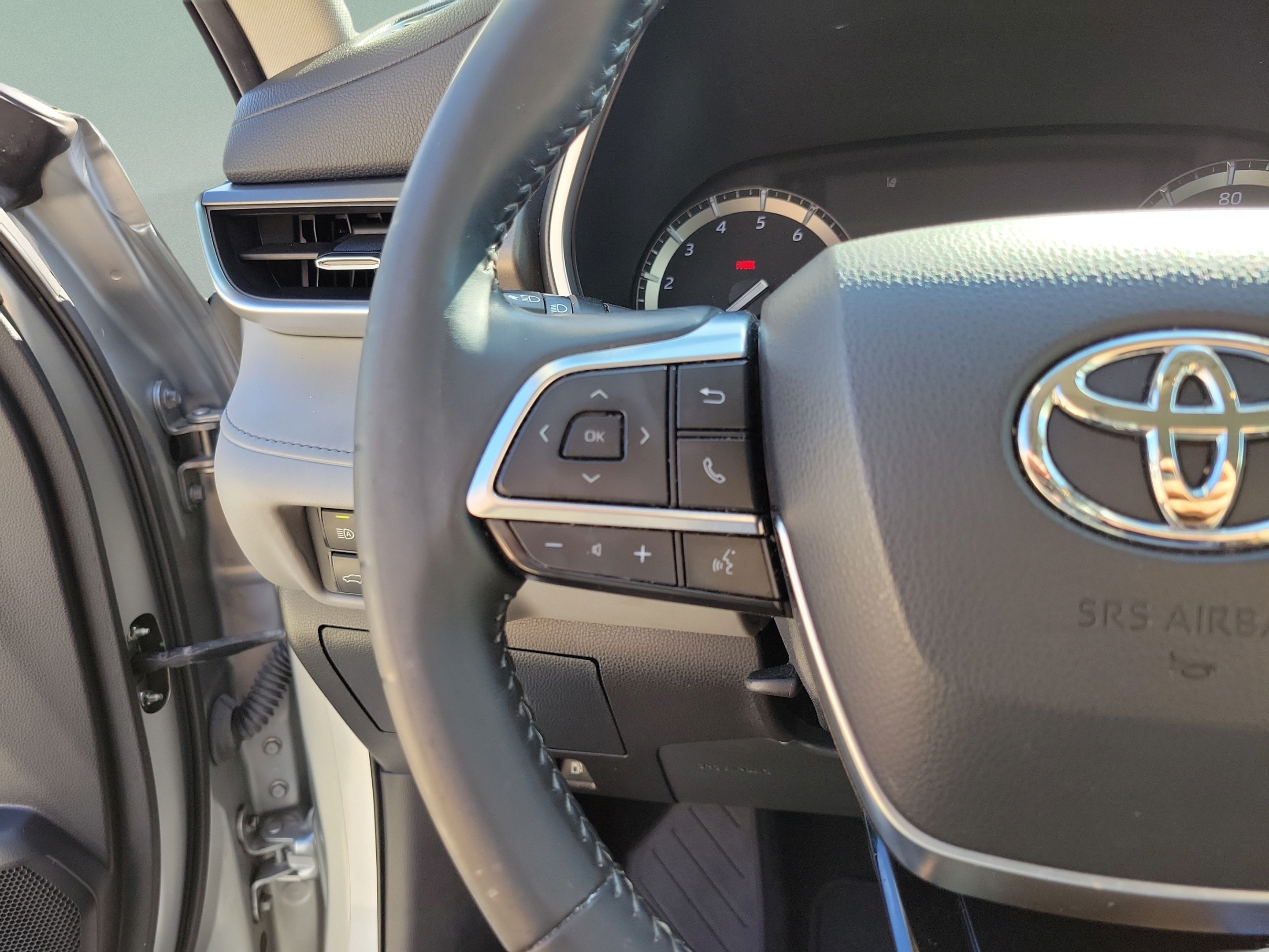 Used 2021 Toyota Highlander XLE FWD image 13