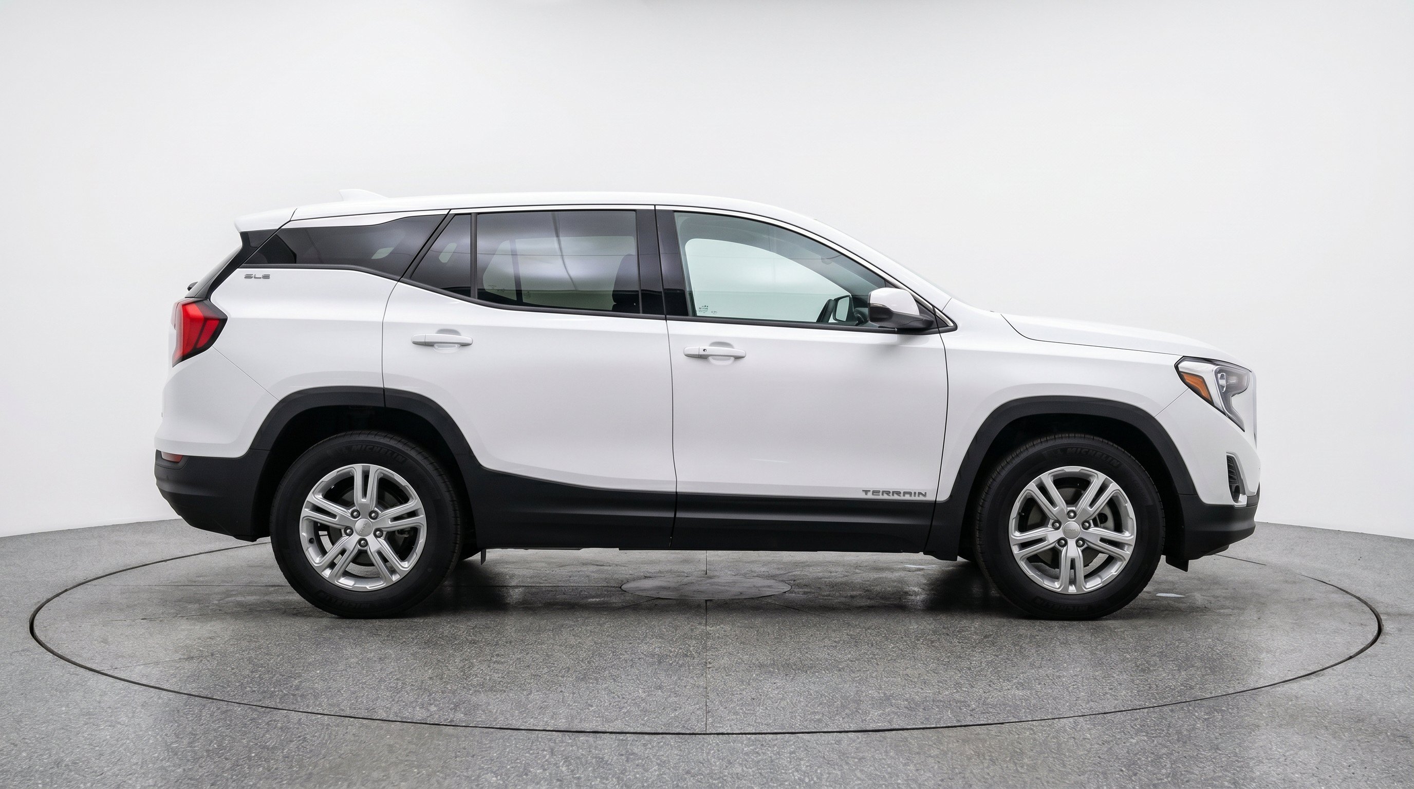 Used 2024 GMC Terrain SLE FWD image 11