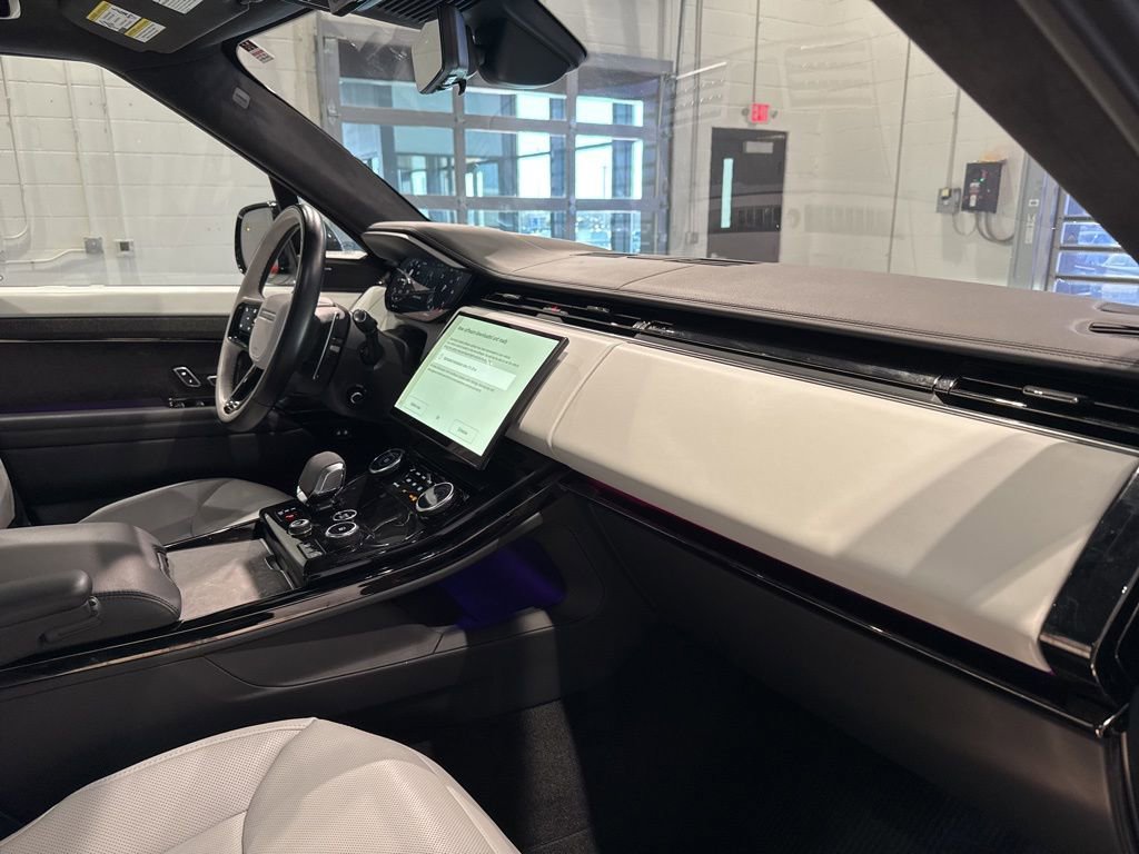 Used 2023 Land Rover Range Rover Sport First Edition image 32