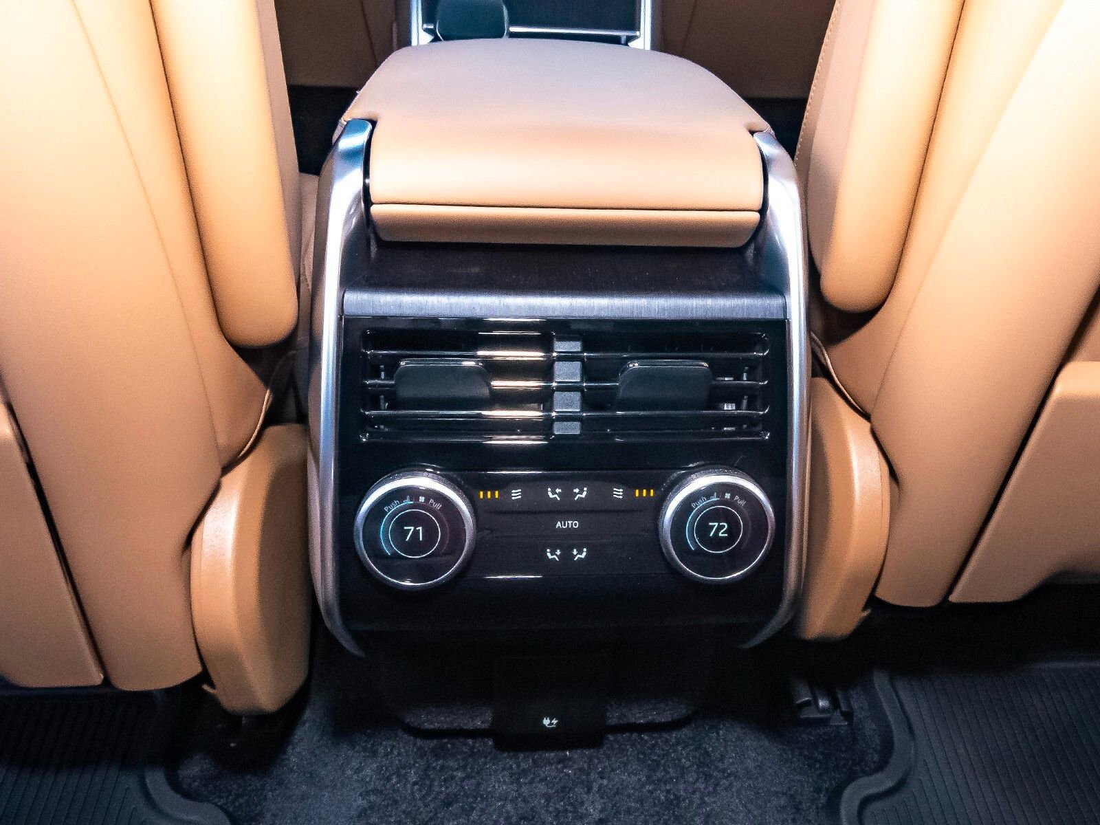 New 2025 Land Rover Range Rover SE image 48