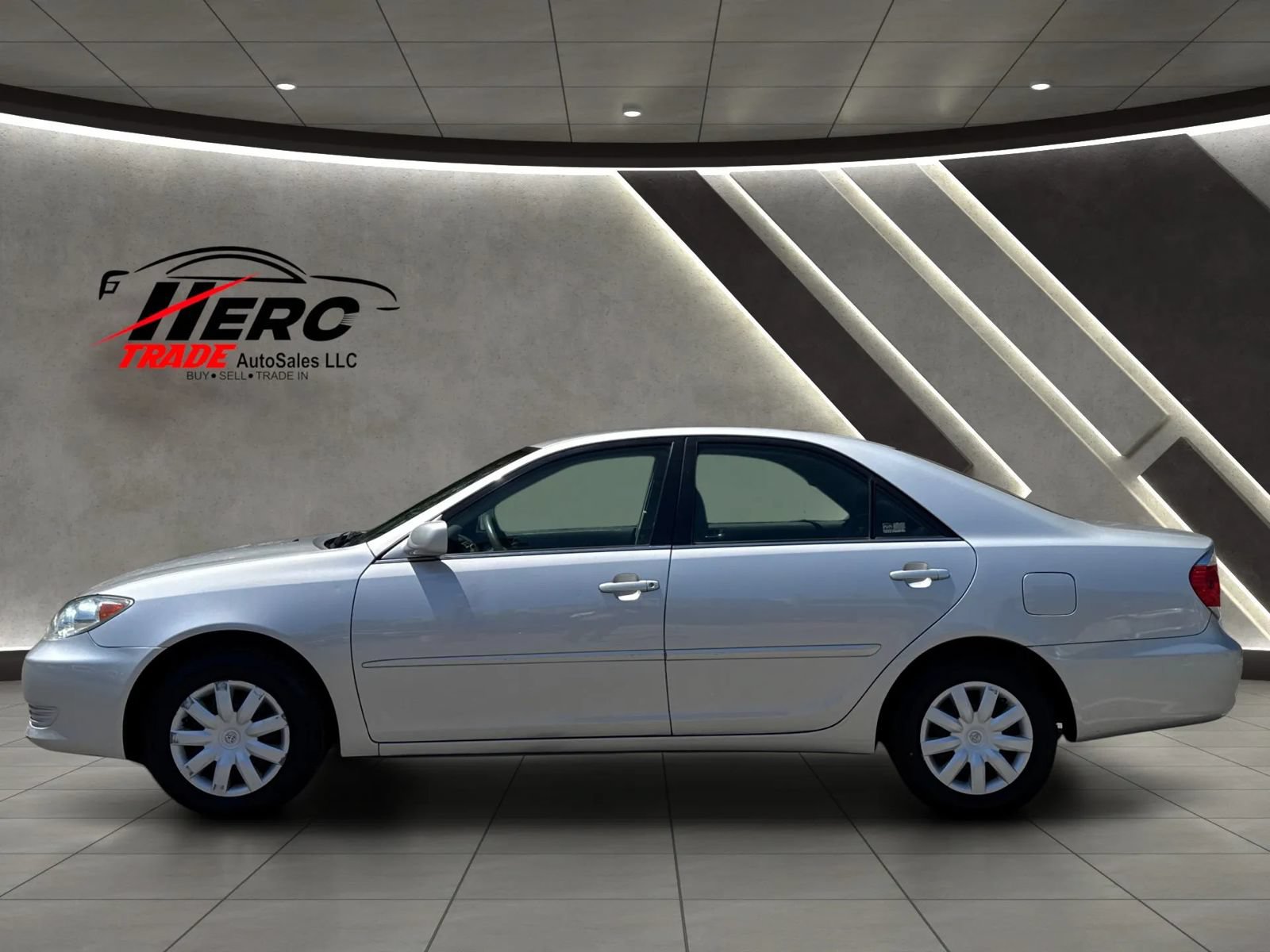 Used 2005 Toyota Camry LE FWD image 12