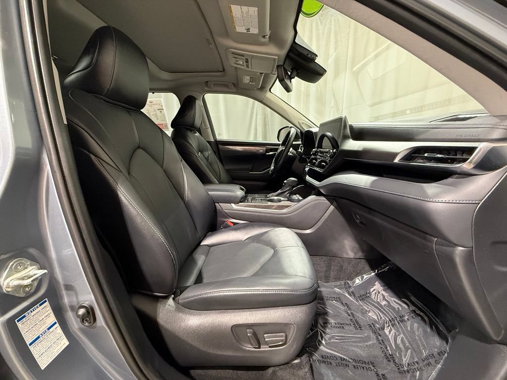 Certified 2021 Toyota Highlander Limited AWD/4WD image 24
