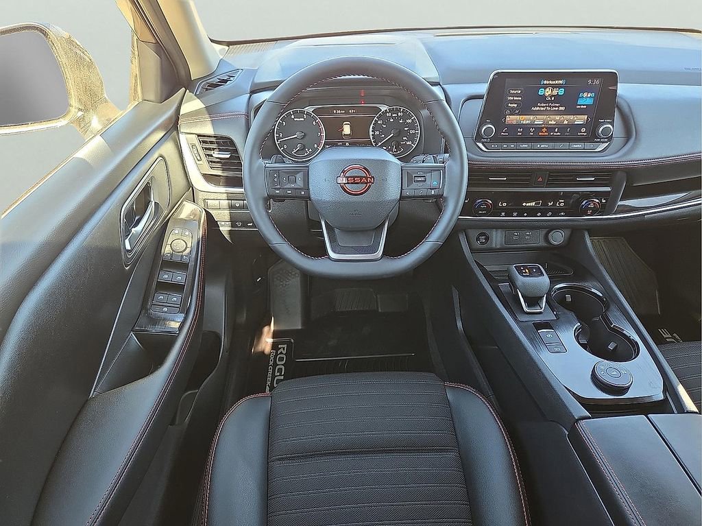 Used 2025 Nissan Rogue SV image 10