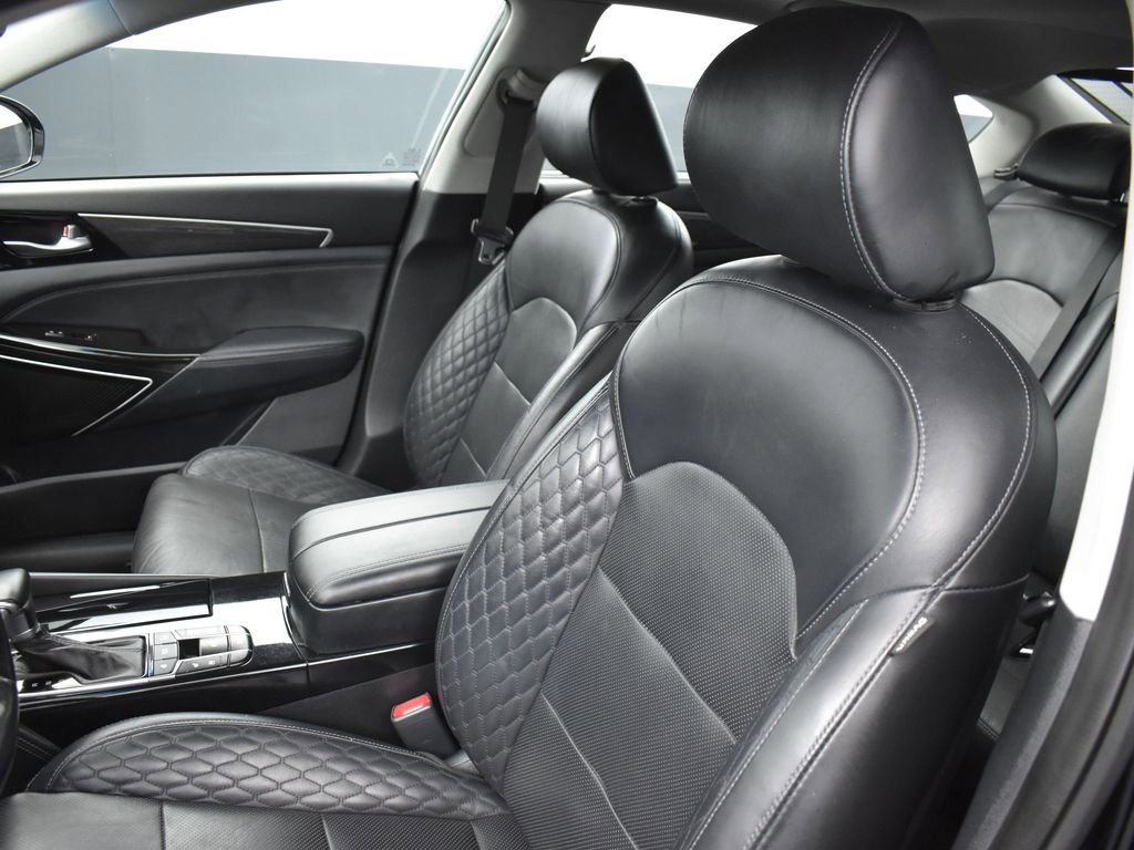 Used 2018 Kia Cadenza Limited image 15