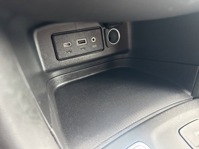 Used 2023 Chevrolet Equinox LT image 24