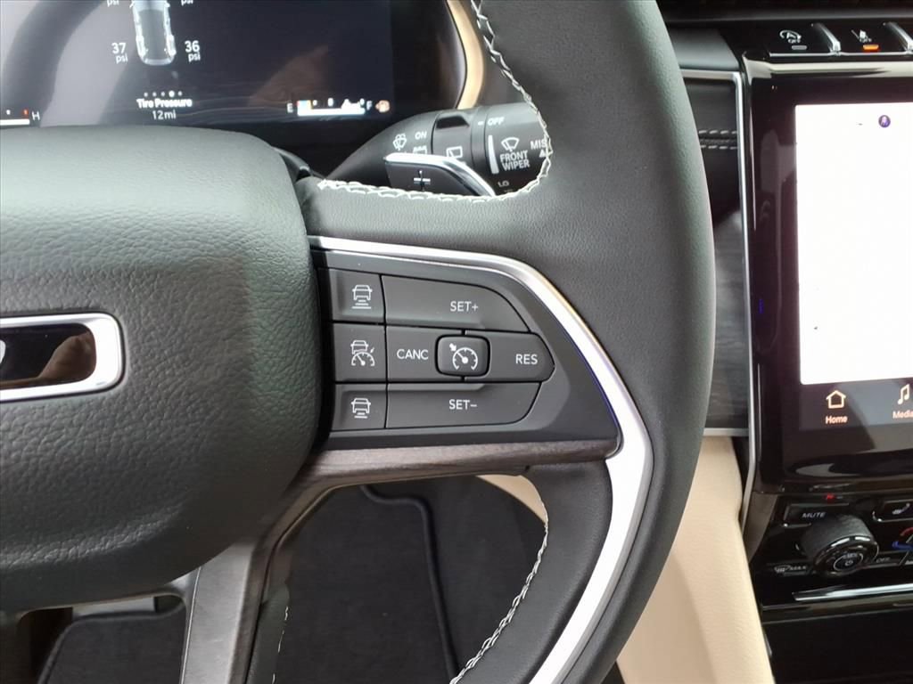 New 2025 Jeep Grand Cherokee Limited image 21