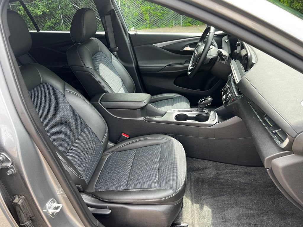 Used 2025 Buick Envista Preferred w/ Convenience I Package FWD image 36