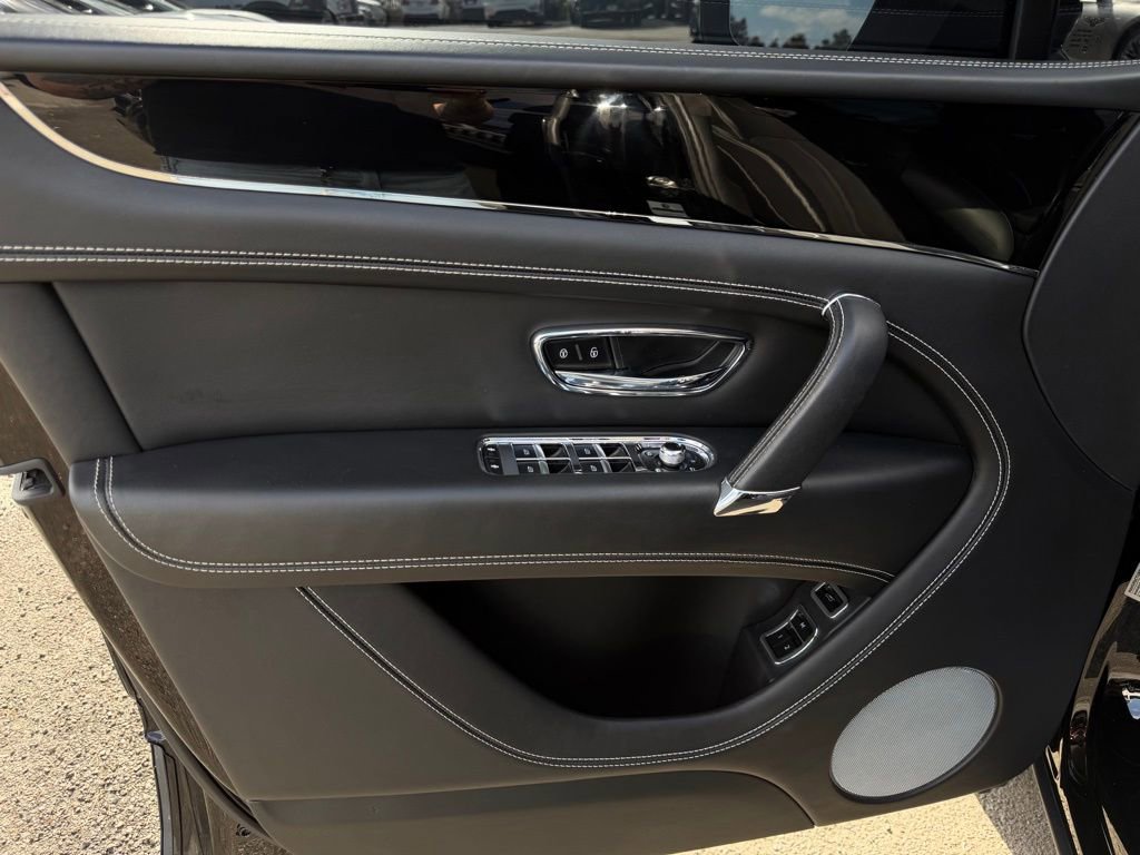 Used 2019 Bentley Bentayga image 13