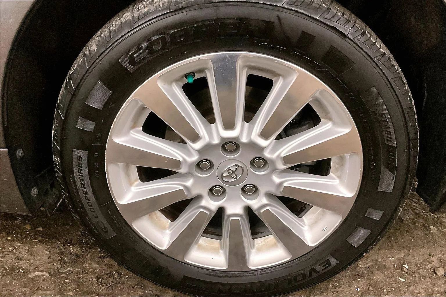 Used 2015 Toyota Sienna Limited Premium image 9