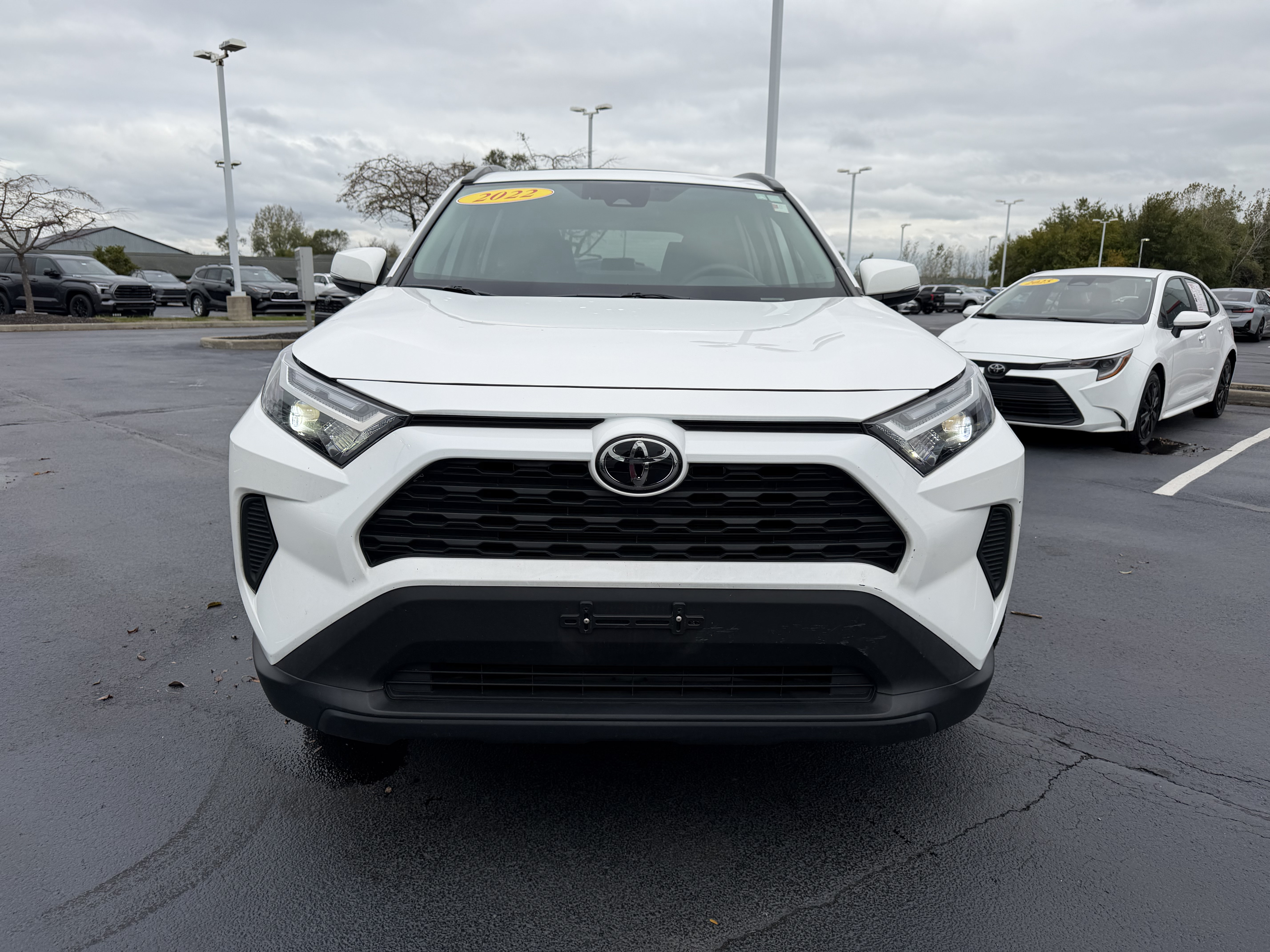 Used 2022 Toyota RAV4 XLE w/ Convenience Package AWD/4WD image 2