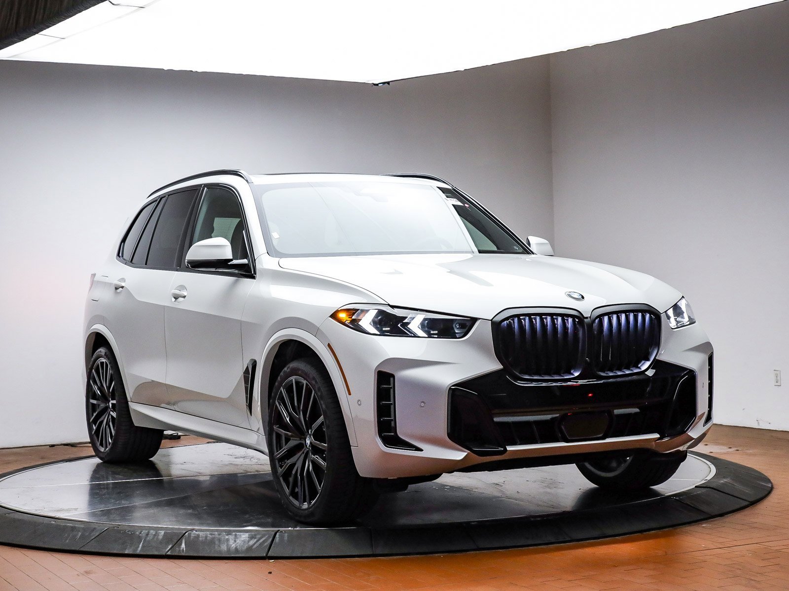 New 2026 BMW X5 sDrive40i image 3