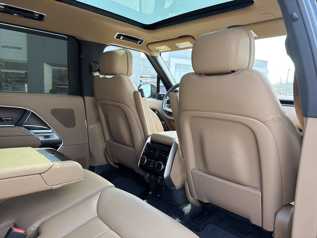 New 2026 Land Rover Range Rover Long Wheelbase SE AWD/4WD image 10