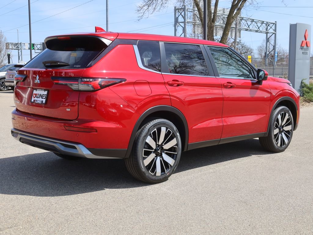 New 2025 Mitsubishi Outlander SE image 10