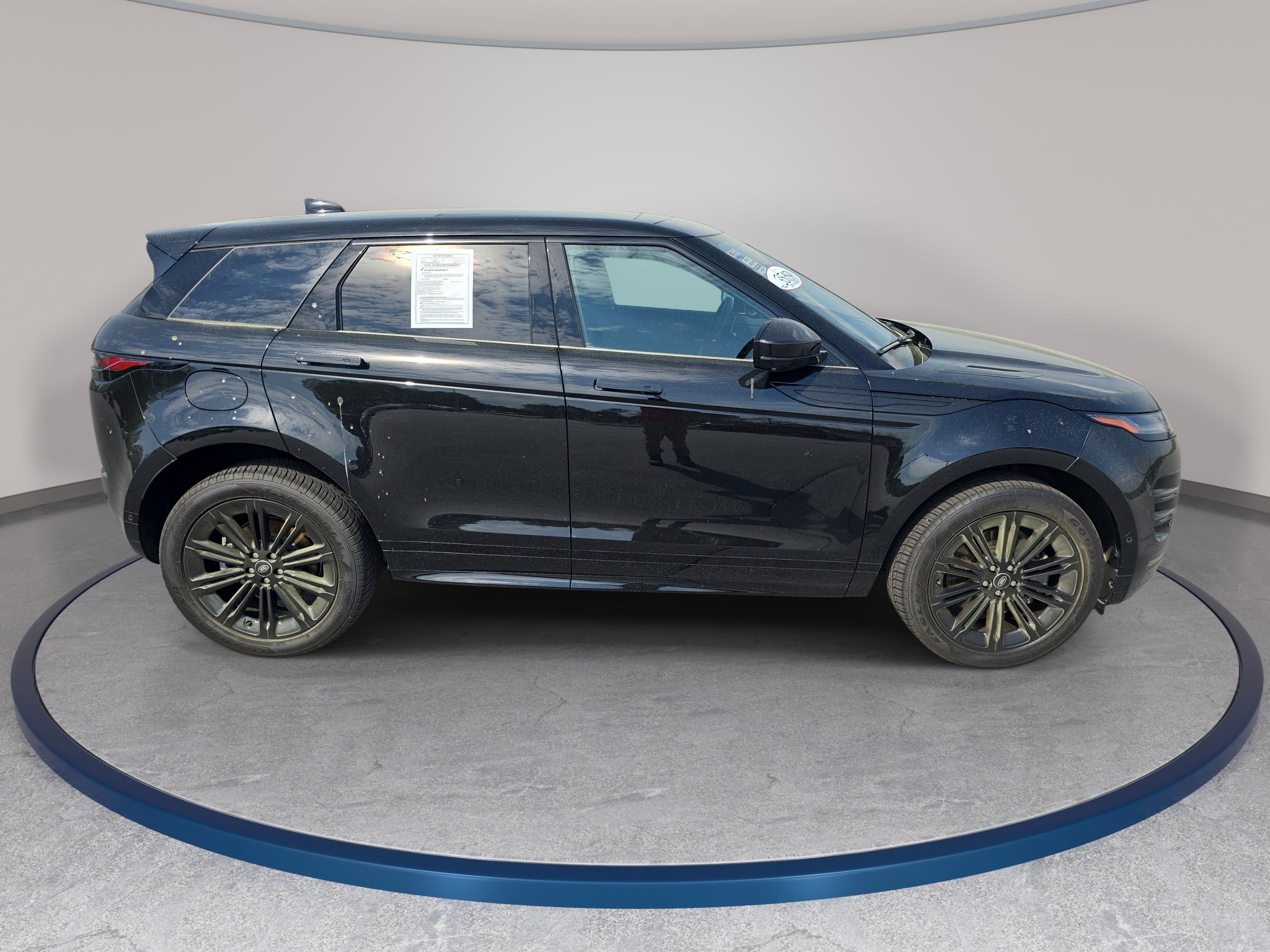 Used 2024 Land Rover Range Rover Evoque Dynamic SE image 4