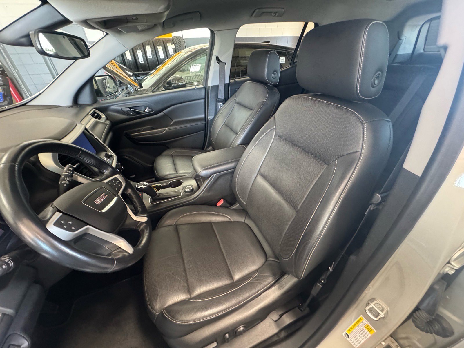 Used 2017 GMC Acadia SLT image 18